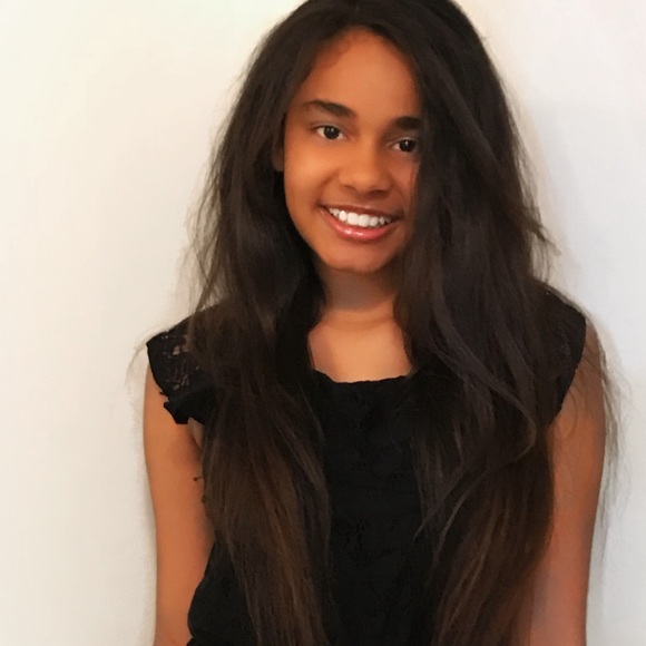 Meet your Posher, Jennifer and Liliana - Picture 2 of 2